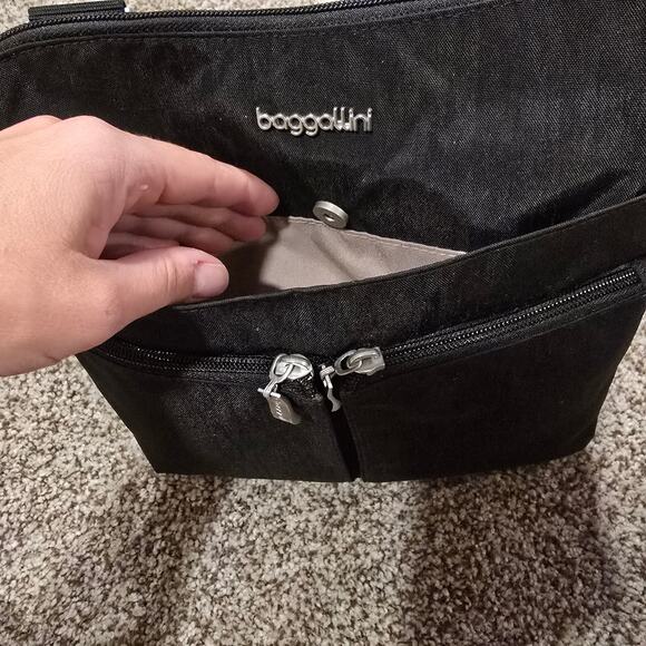 Black Baggallini Nylon Crossbody Bag Purse w/ Wristlet & Multiple Pockets - Picture 5 of 11